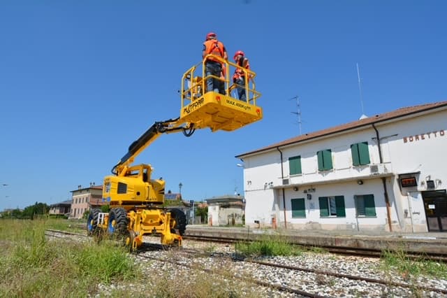 Evo3 en situation de travail ferroviaire