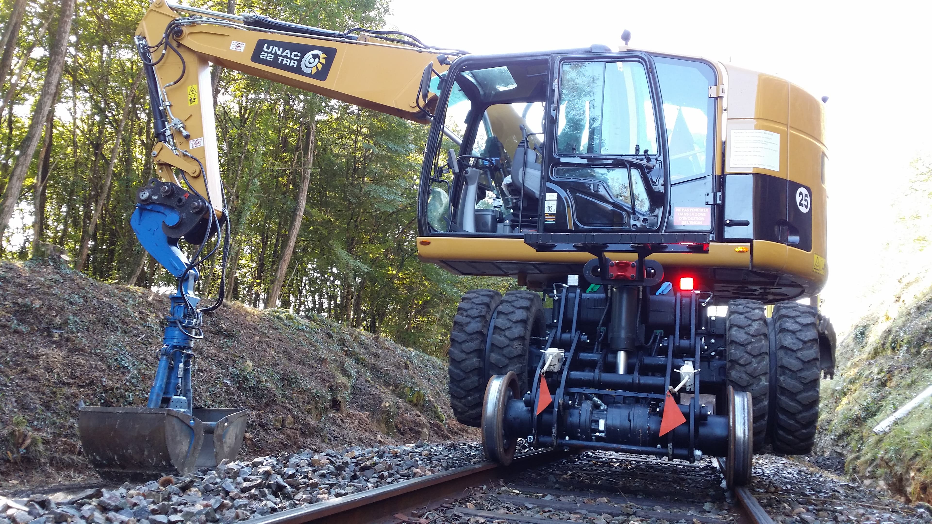 Maintenance ferroviaire avec engin spécialisé Gavend TP